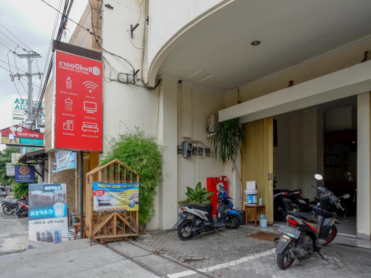 红多兹酒店-近日惹图古 外观 照片